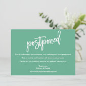 Penseelscript bruiloft uitgesteld Neo Mint Kaart (Staand voorkant)