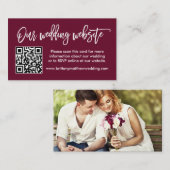 Penseelscript bruiloft Website QR Foto Burgundy Informatiekaartje (Voorkant / Achterkant)