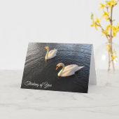 Penser à votre carte avec l'image de deux cygnes (Fleur jaune)