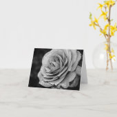 Penser à votre carte - Rose noire et blanche (Fleur jaune)