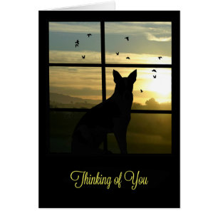 Penser à vous mignon chien dans la fenêtre Carte d