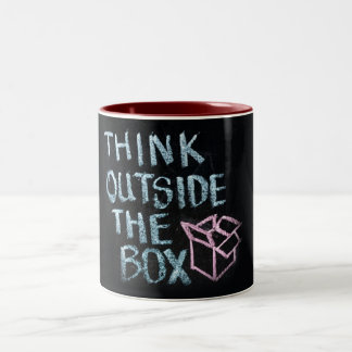PENSEZ À L'EXTÉRIEUR DE LA BOÎTE - BEAU SLOGAN MUG