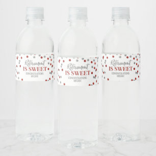 Pensioen is Zoete Rode Zilveren Confetti Waterfles Etiket
