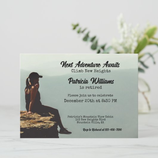 Pensioen Wandelen Volgende Avontuur Vrouw op een k Kaart (Staand voorkant)