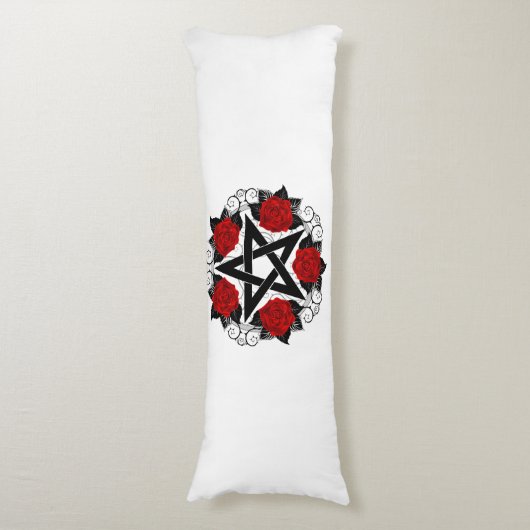 Pentagram met rode rozen lichaamskussen (Voorkant Verticaal)