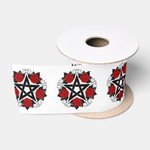 Pentagram met rode rozen lint