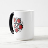 Pentagram met rode rozen magische mok (Voorkant links)
