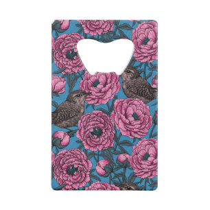 Peonies en bomen op blauw kredietkaart flessenopener