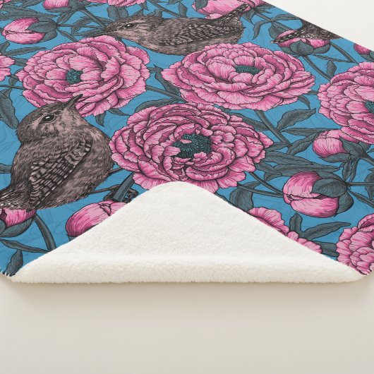 Peonies en bomen op blauw sherpa deken (3/4)