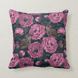 Peonies en draden op donkergrijs kussen