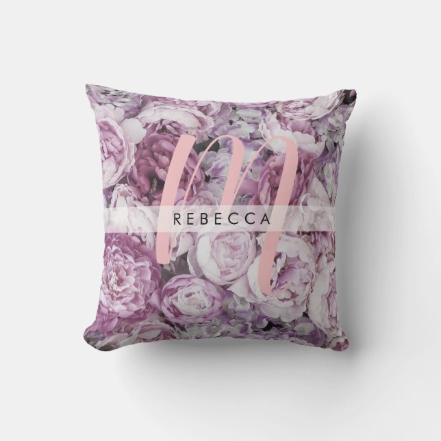 Peony Pink Roses Floral Monogram Naam Kussen (Voorkant)