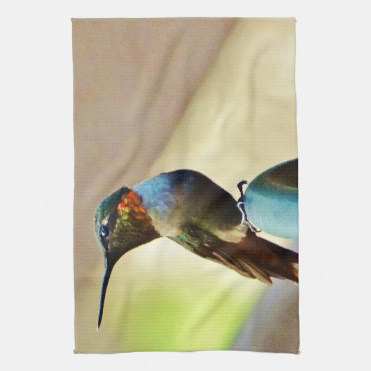 Perched Ruby en Green Little Hummingbird Theedoek (Verticaal)