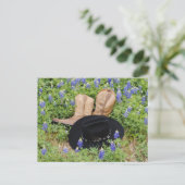 Perdu parmi la carte postale Bluebonnets (Debout devant)