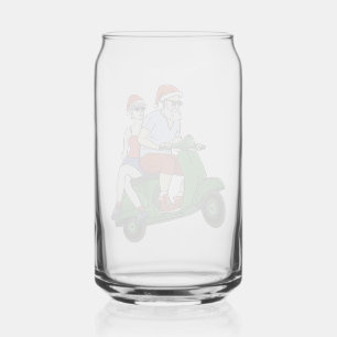 Père Noël et Mme Claus chevauchant un scooter