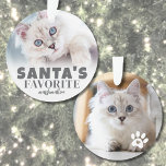 Père Noël Favori Photo Chat Noël<br><div class="desc">Personnalisé "Père Noël Favorite" Cat Photo Ornament. Ajoutez une touche ludique à votre décor de vacances avec cet ornement de chat mignon et drôle, parfait pour célébrer un chaton malicieux ou un chaton sassant. Sur le devant, on peut lire "Père Noël Favorite" avec le nom de votre chat, capturant le...</div>