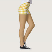 Perfecte benen in moderne gele gingham shorts leggings (Rechts)