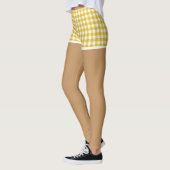 Perfecte benen in moderne gele gingham shorts leggings (Links)
