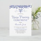 Periwinkle blauwe verpleegkundige pinning ceremoni kaart (Staand voorkant)