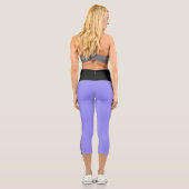 Périwinkle bleu avec noir design capri leggings (Verso)