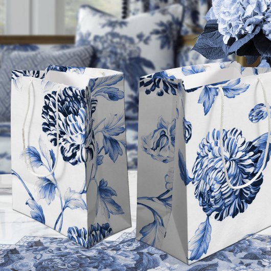 Periwinkle Blue  Botanical Floral Toile Medium Cadeauzakje