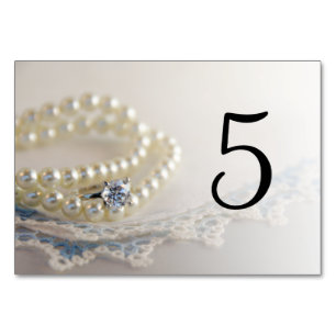 Perles, anneau et dentelle bleue Numéro de table d
