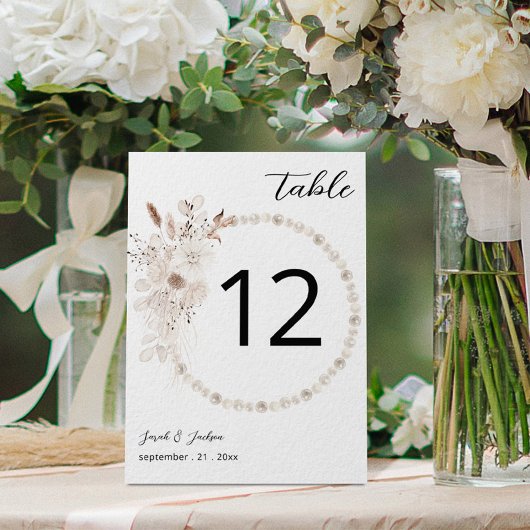 Perles et blanc Numéro de table florale