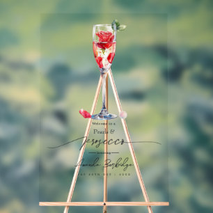 Perles, pétales et Fête des mariées de poursuites 