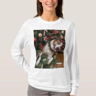 Perro Festivo: Listo para el Árbol T-shirt