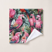 Perroquets roses parmi les arbres. (Gant de toilette)