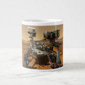 Perseverance Rover werkt op het oppervlak van Mars Extra Grote Beker (Voorkant)
