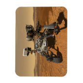 Perseverance Rover werkt op het oppervlak van Mars Magneet (Verticaal)