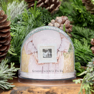 Personalised Pregnancy Announcement Snow Globe. Sneeuwbol
