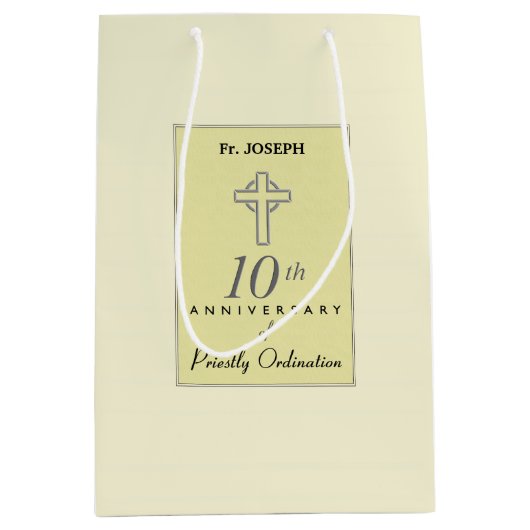Personaliseer, 10e Jubileum van Priest in reliëf Medium Cadeauzakje (Voorkant)