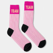 Personaliseer DE NAAM VAN HET TEAM Pink Stripe Sokken (Rechts)