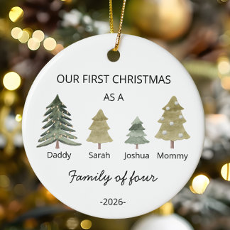 Personaliseer eerste kerst als een gezin van vier keramisch ornament