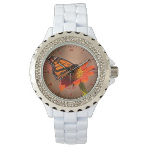 Personaliseer Monarchvlinder op tithonia bloem Horloge