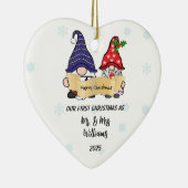 Personaliseer onze eerste kerst gnomen keramisch ornament (Rechts)