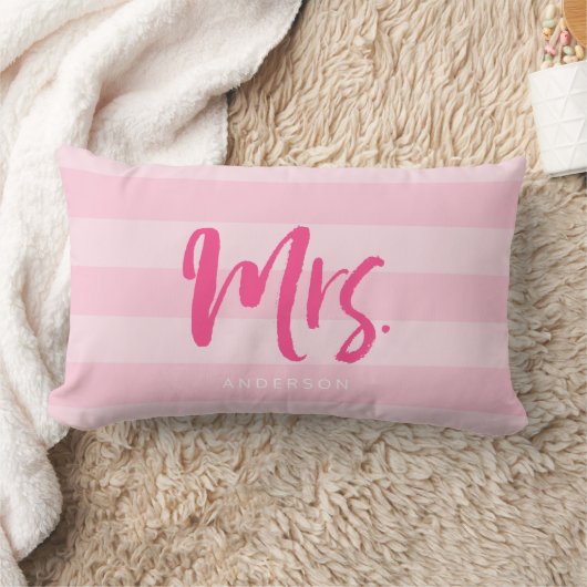 Personaliseer u met de naam Mrs Preppy Pink Stripe Kussen (Deken)