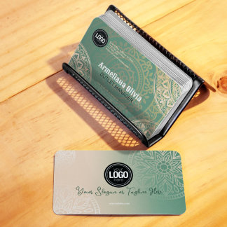 Personaliseer zakelijke Logo | Elegant Green Yoga Visitekaartje