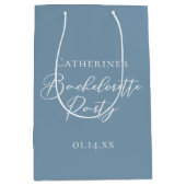Personalized Chic Dusty Blue Bachelorette Party Medium Cadeauzakje (Voorkant)