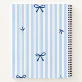 Personalized Classic Blue Pastel Striped Bow Notitieboek (Achterkant)