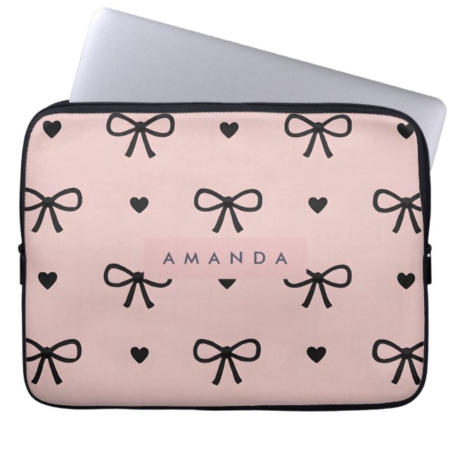Personalized Cute Chic Pink Bow & Heart Pattern Laptop Sleeve (Voorkant)