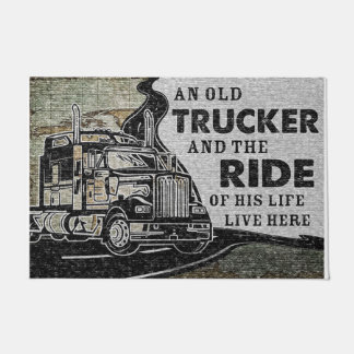 Personalized Doormat An Old Trucker Lives Here Deurmat