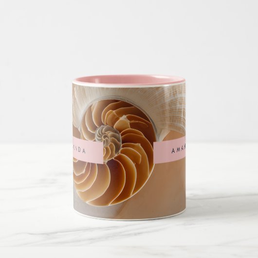 Personalized Elegant Seashell Spiral Coastal Tweekleurige Koffiemok (Center)