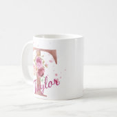 Personalized Floral Initial Mug – Letter T (Devant gauche)