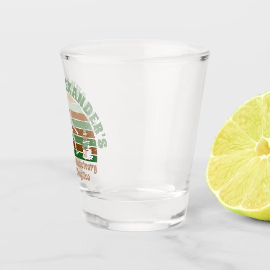 Personalized Funny Sasquatch Sanctuary Shot Glas (Rechts)