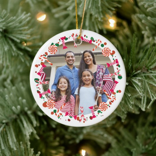 Personalized Holiday Candy Border Photo Keramisch Ornament (Boom)