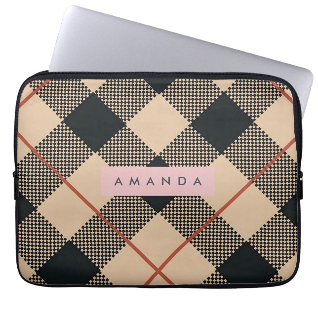 Personalized Modern Tan & Black Checkered Laptop Sleeve (Voorkant)