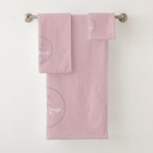 Personalized Name Monogram Dusty Rose Bad Handdoek (Insitu)