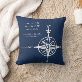 Personalized Nautical Coordinates & Compass Rose Kussen